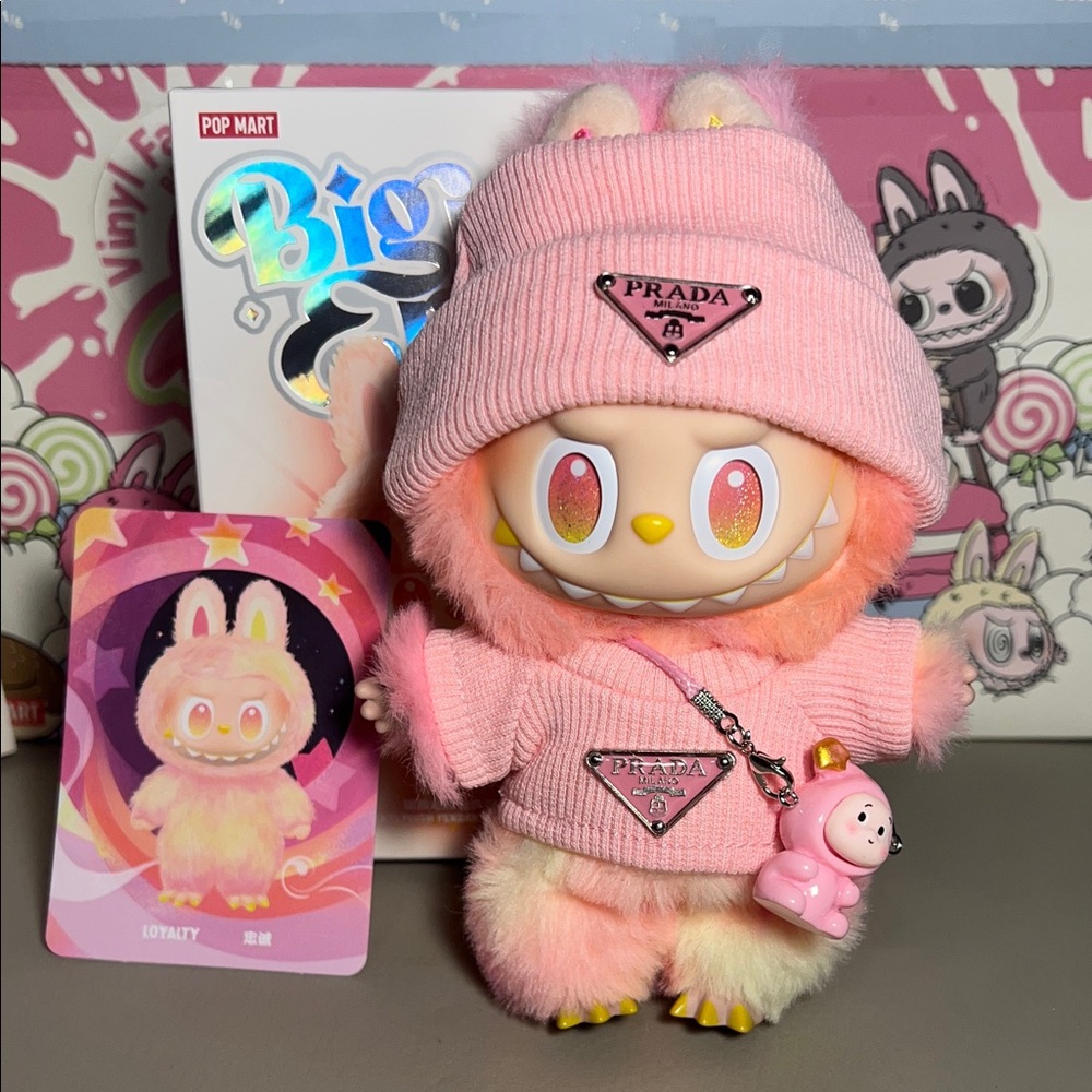 POP MART LABUBU Big Into Energy With Outfit Shirt and Beanie LOYALTY